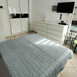 아파트 Minerva 1-bedroom, Wi-fi Included 베날마데나코스타