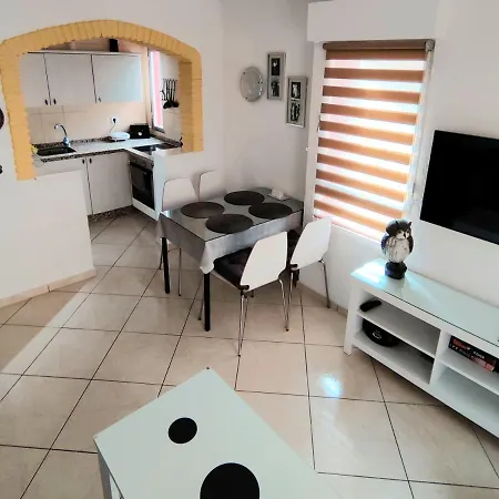 Minerva 1-bedroom, Wi-fi Included 아파트 *